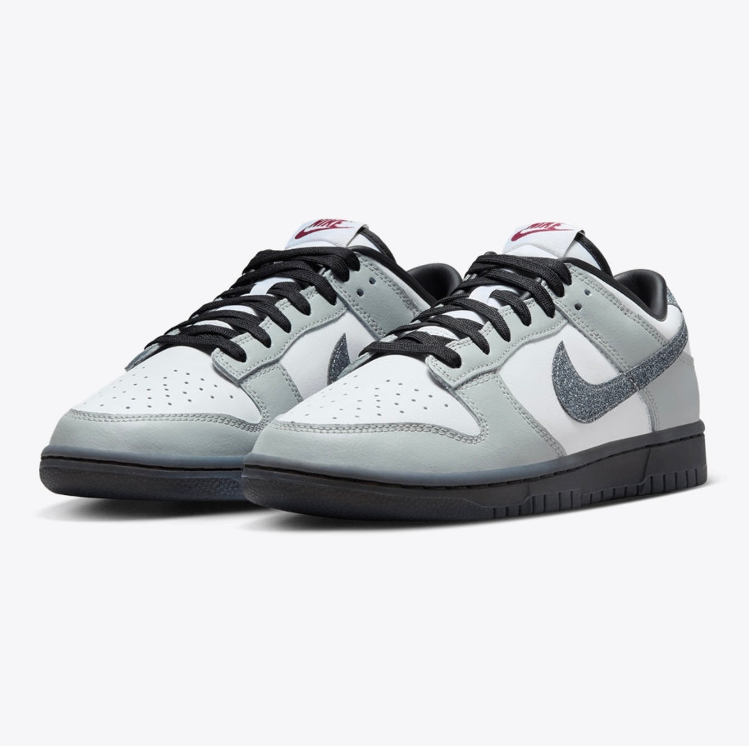 WOMEN
NIKE DUNK LOW LX
WHITE/MULTICOLOR-LIGHT SMOKE GREY