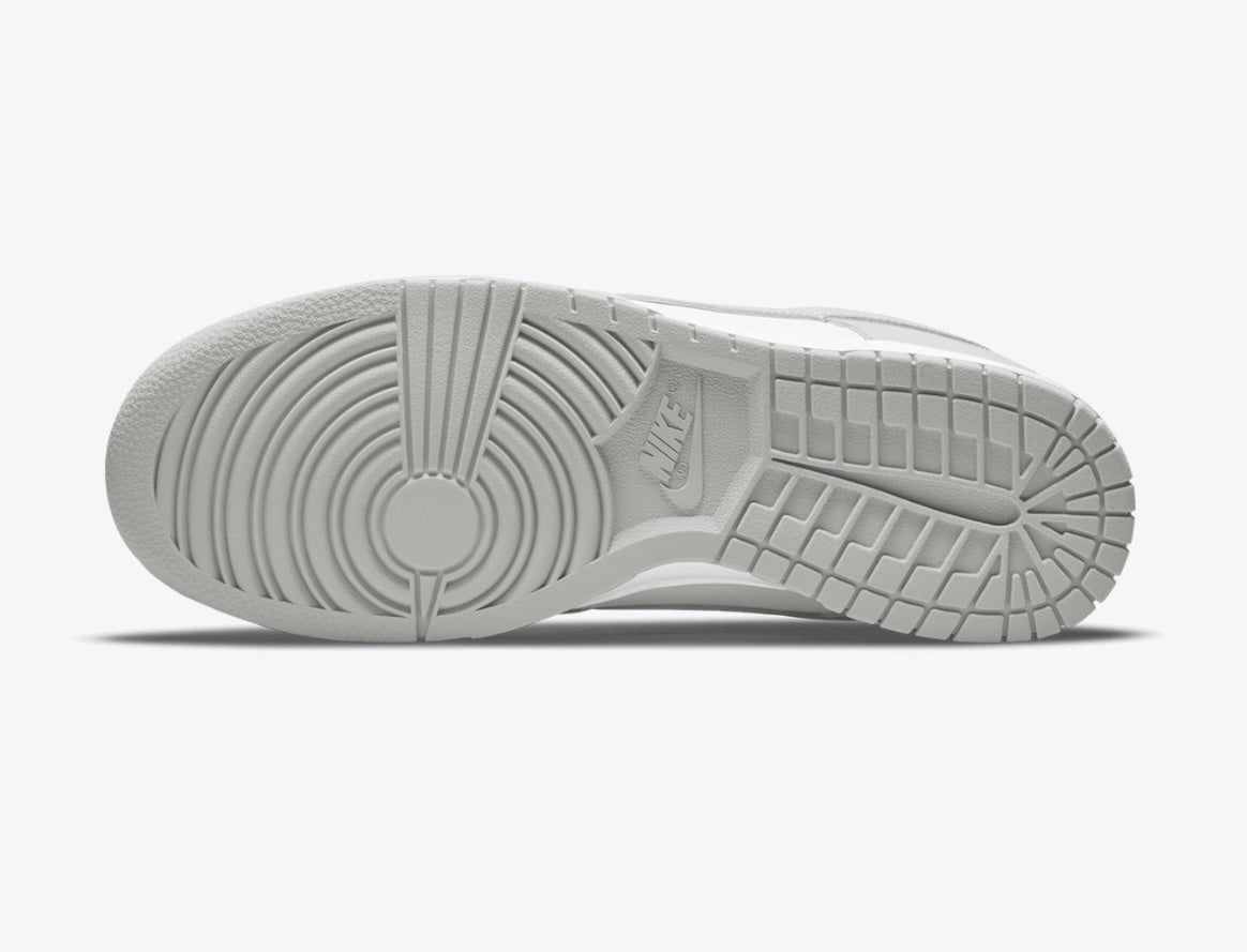 UNISEX
NIKE DUNK LOW RETRO
WHITE/GREY FOG