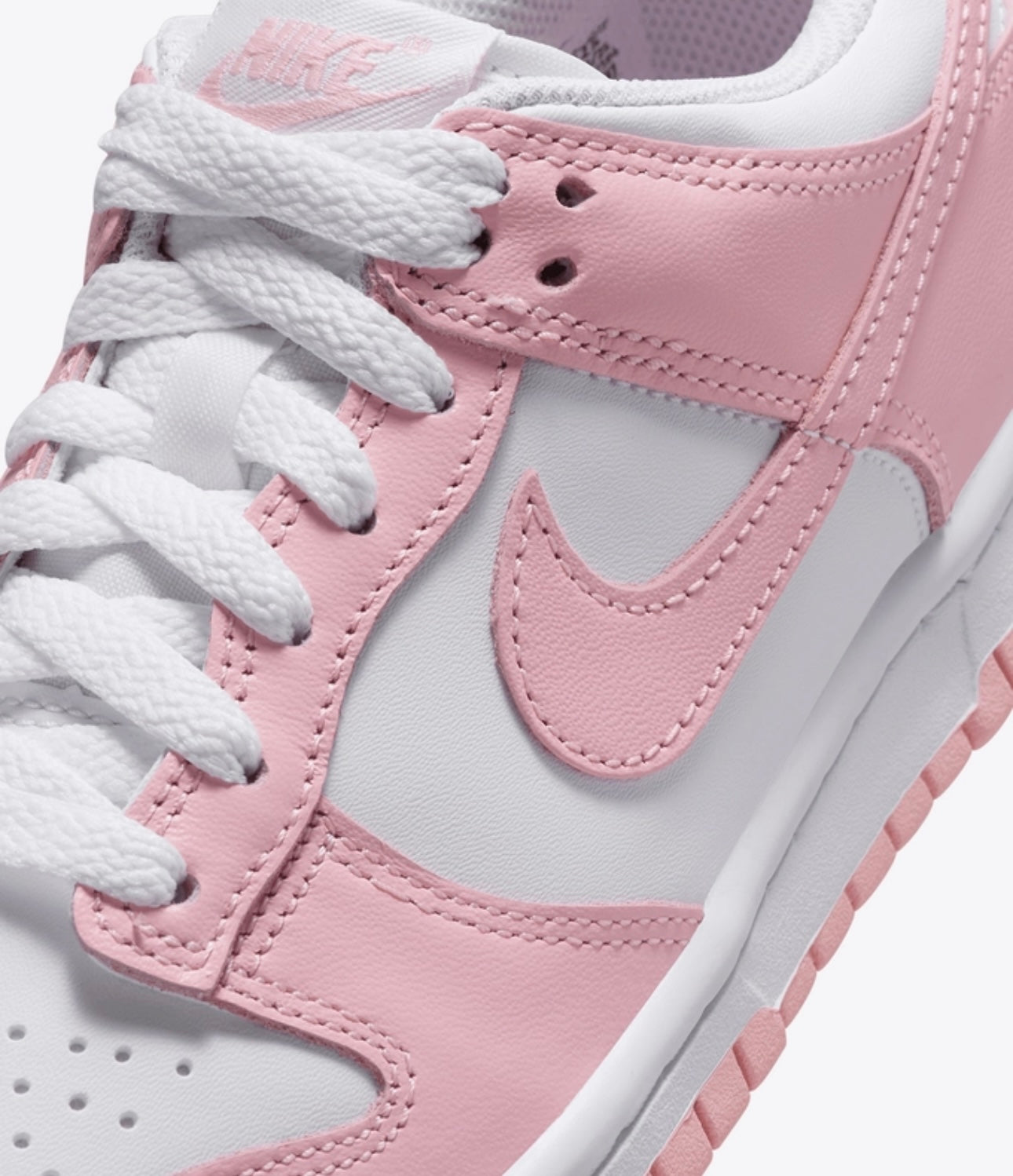 WOMEN
NIKE DUNK LOW
WHITE/MEDIUM SOFT PINK