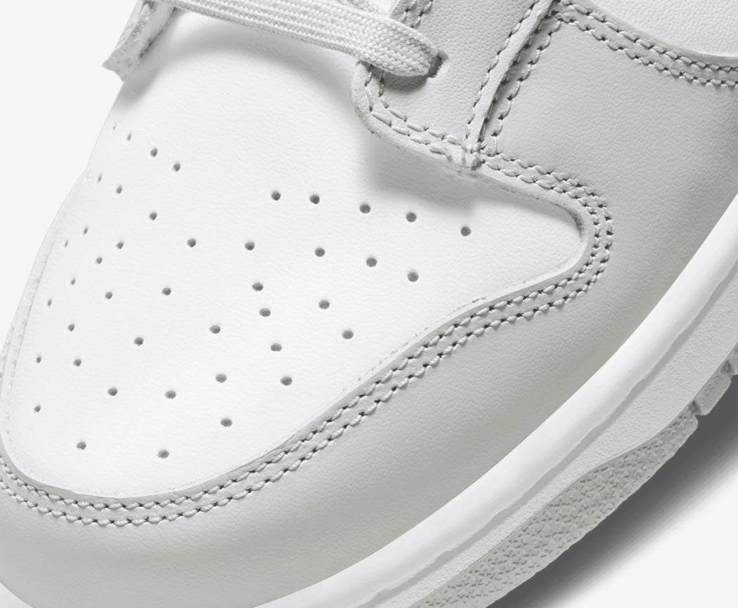 UNISEX
NIKE DUNK LOW RETRO
WHITE/GREY FOG