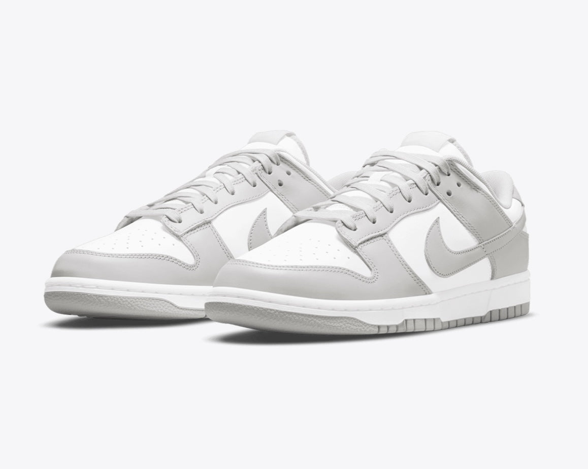 UNISEX
NIKE DUNK LOW RETRO
WHITE/GREY FOG
