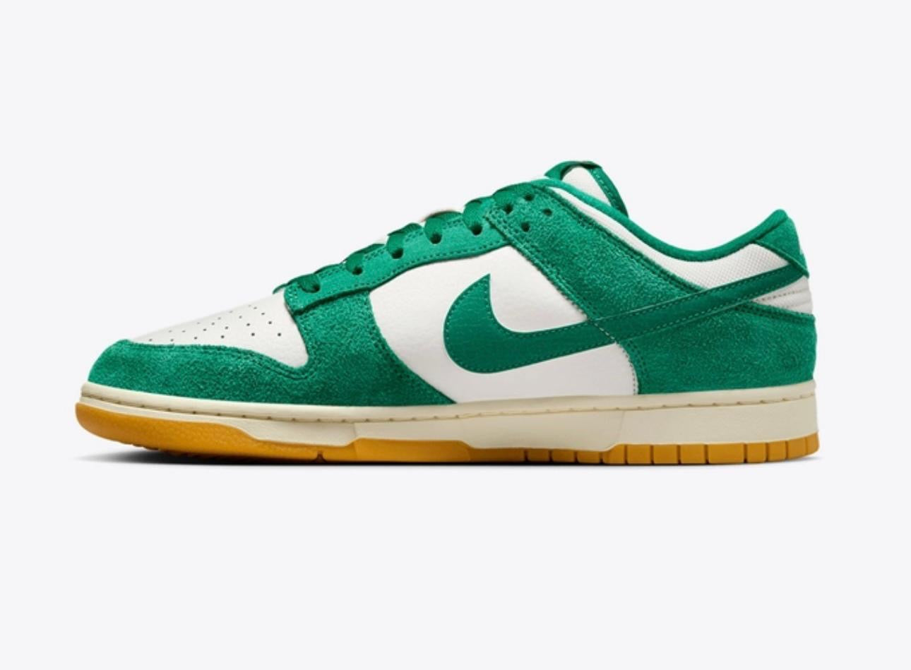 MEN
NIKE DUNK LOW SE
PHANTOM/MALACHITE-GUM LIGHT BROWN