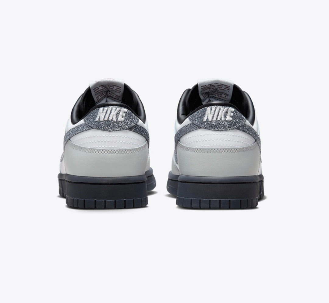 WOMEN
NIKE DUNK LOW LX
WHITE/MULTICOLOR-LIGHT SMOKE GREY