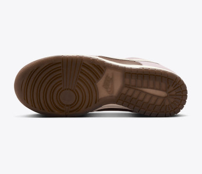 UNISEX
NIKE DUNK LOW
CACAO WOW/PALE IVORY-PINK FOAM