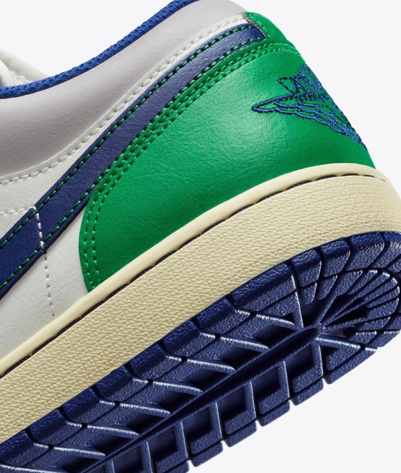 MEN
JORDAN AIR JORDAN 1 LOW
SAIL/DEEP ROYAL BLUE-STADIUM GREEN