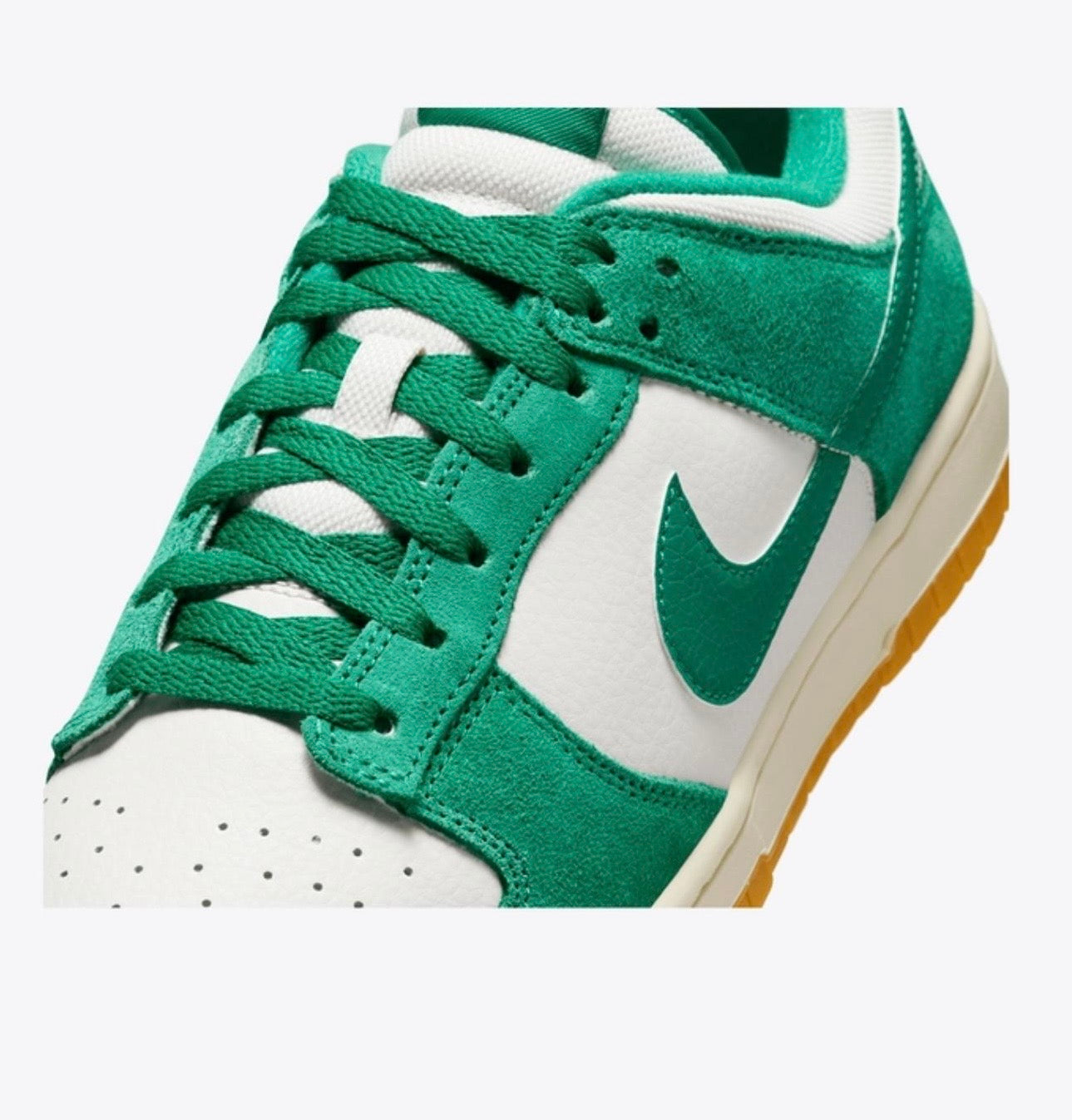 MEN
NIKE DUNK LOW SE
PHANTOM/MALACHITE-GUM LIGHT BROWN