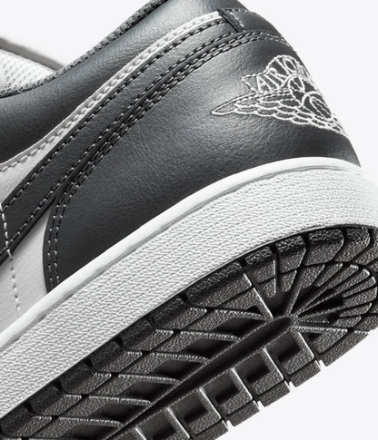 MEN
JORDAN AIR JORDAN 1 LOW
IRON GREY/SUMMIT WHITE