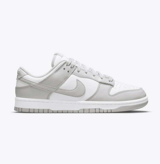 UNISEX
NIKE DUNK LOW RETRO
WHITE/GREY FOG