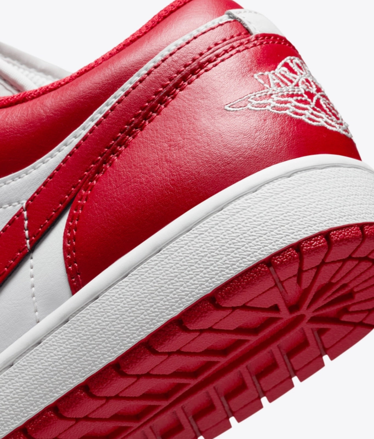 MEN
JORDAN AIR JORDAN 1 LOW
SUMMIT WHITE/VARSITY RED