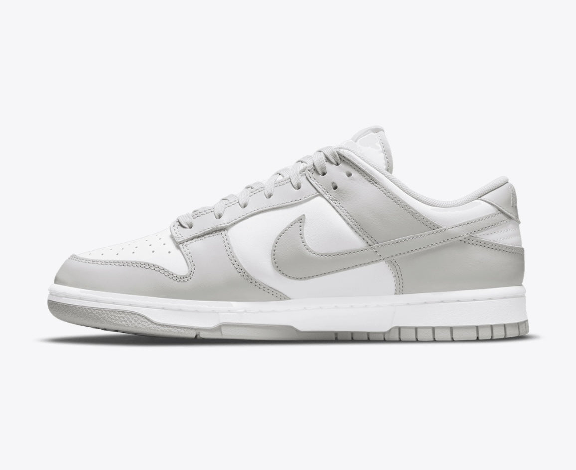 UNISEX
NIKE DUNK LOW RETRO
WHITE/GREY FOG