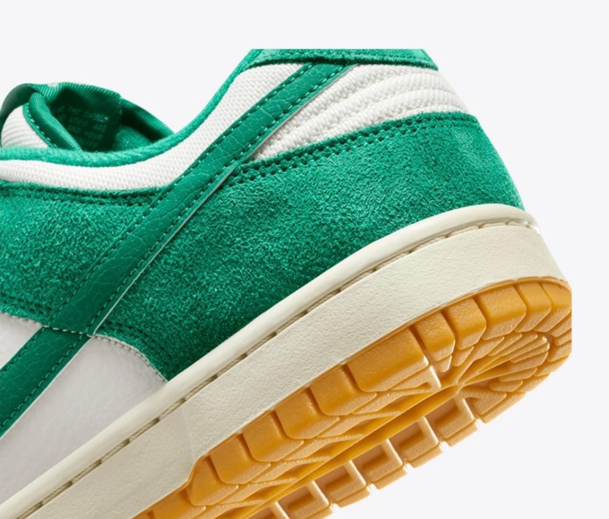MEN
NIKE DUNK LOW SE
PHANTOM/MALACHITE-GUM LIGHT BROWN