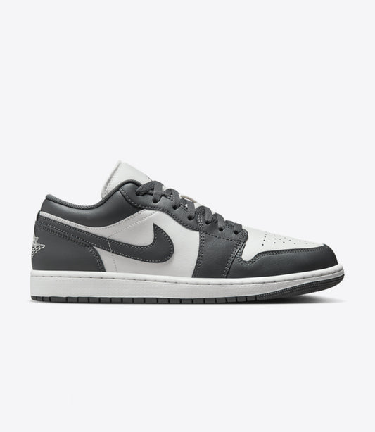 MEN
JORDAN AIR JORDAN 1 LOW
IRON GREY/SUMMIT WHITE