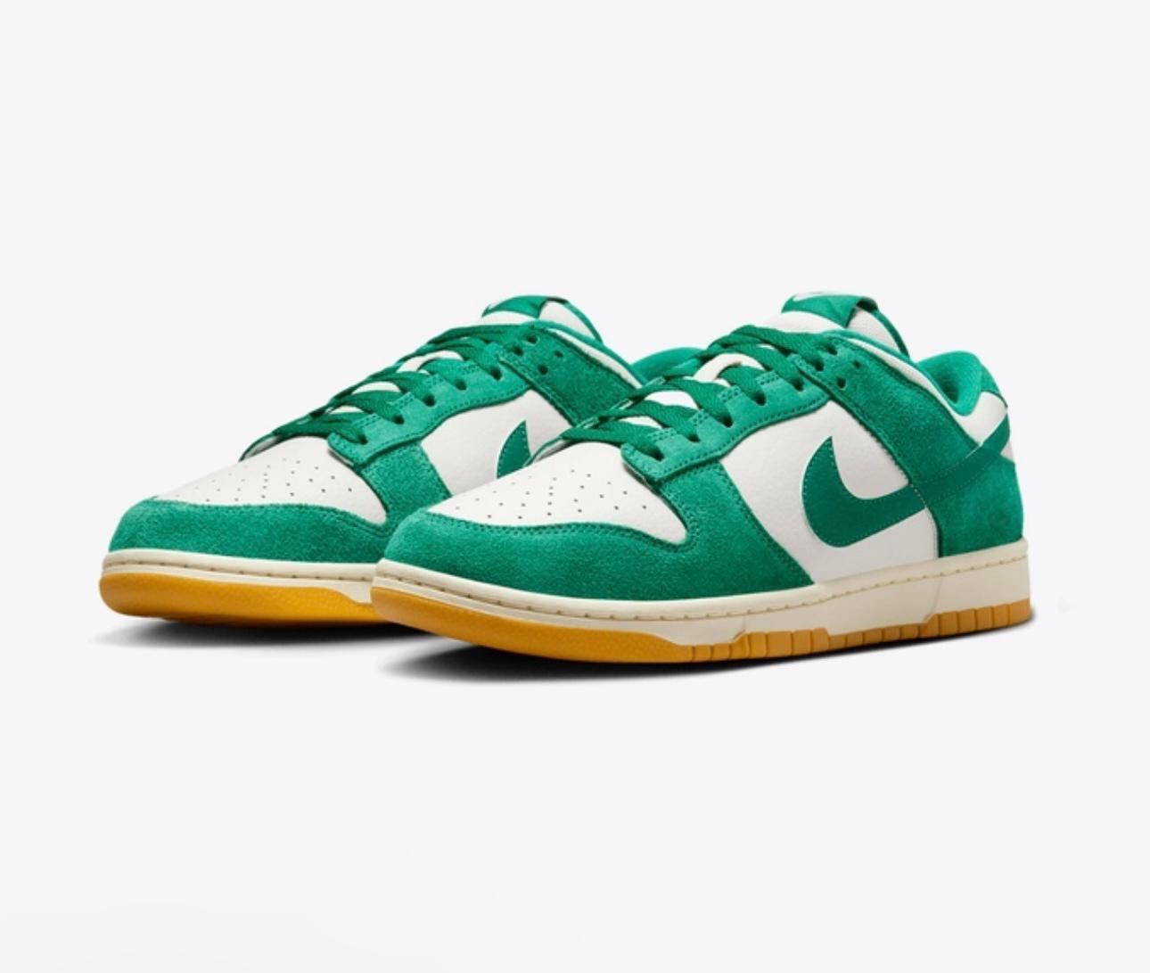 MEN
NIKE DUNK LOW SE
PHANTOM/MALACHITE-GUM LIGHT BROWN