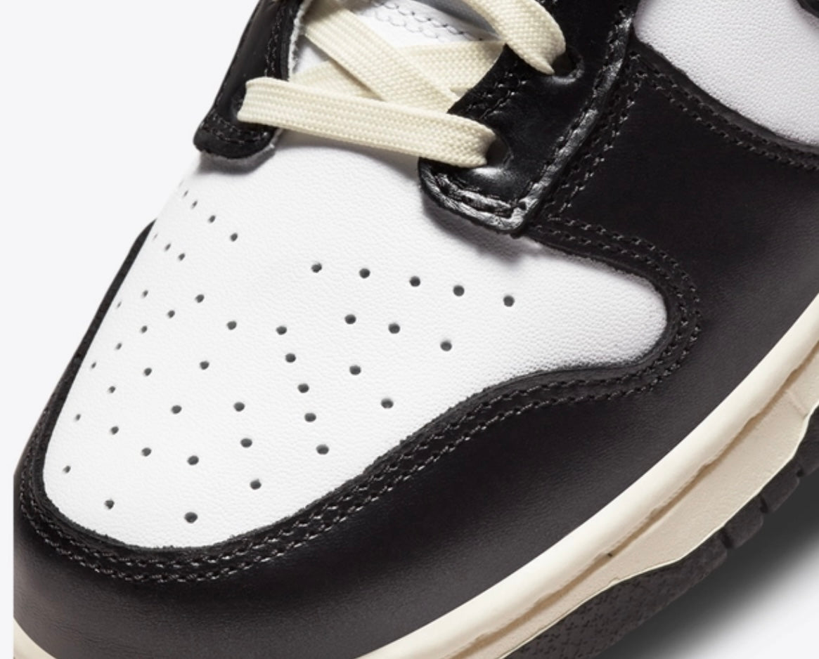 UNISEX
NIKE DUNK HIGH
WHITE/BLACK-COCONUT MILK