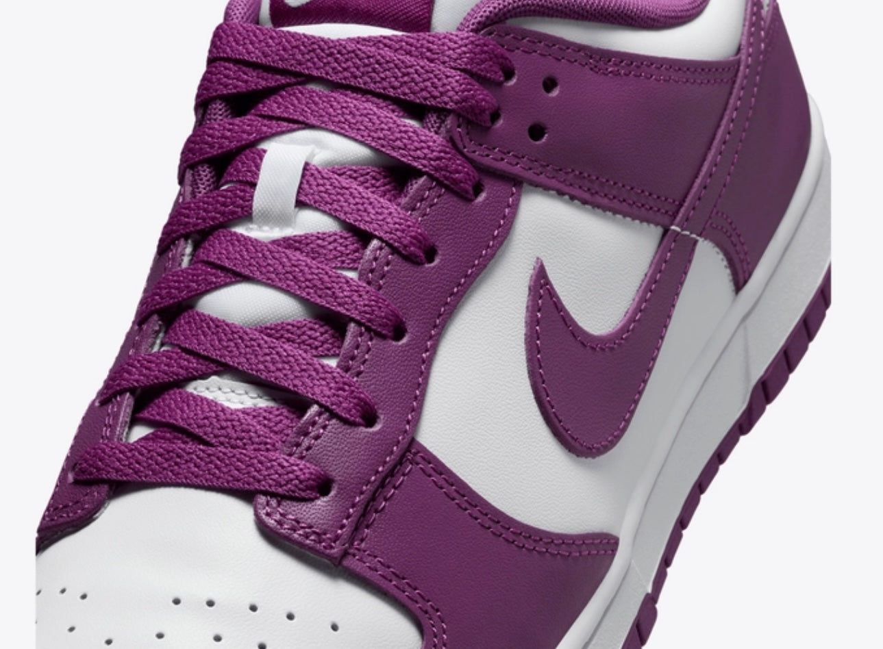 MEN
NIKE DUNK LOW RETRO
WHITE/VIOTECH