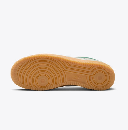 MEN
NIKE AIR FORCE 1 '07 LV8
PHANTOM/MALACHITE-GUM YELLOW
