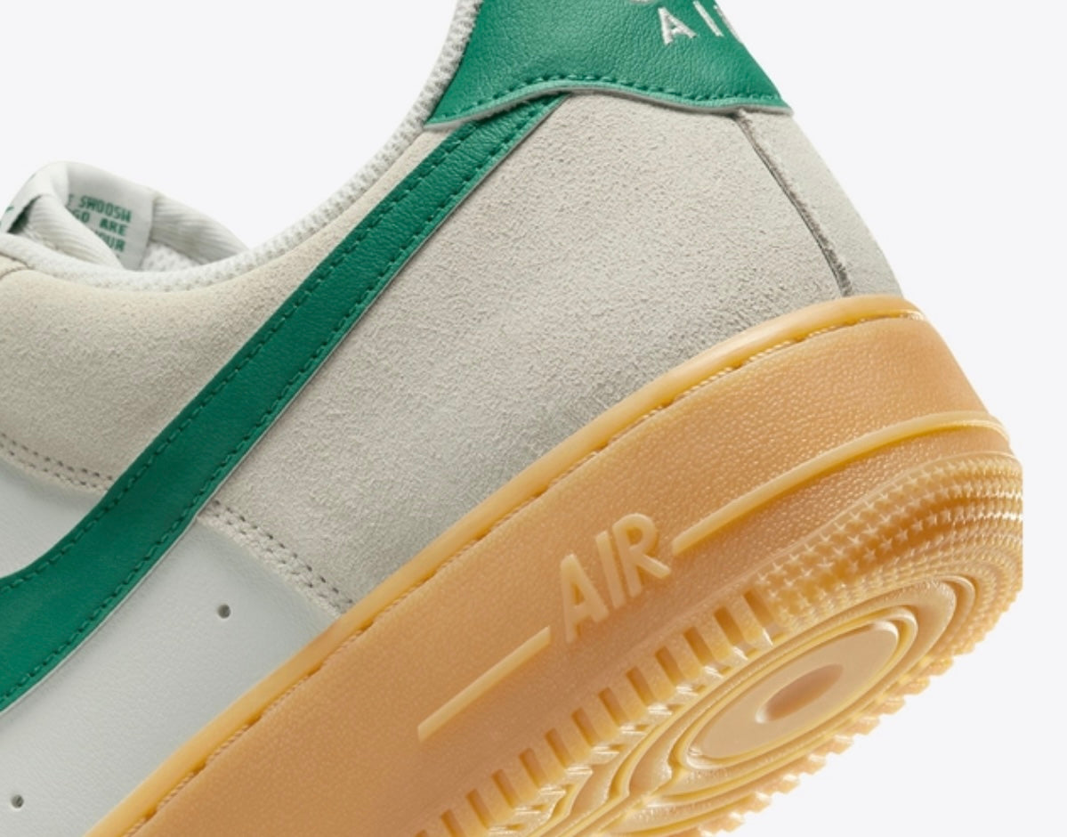 MEN
NIKE AIR FORCE 1 '07 LV8
PHANTOM/MALACHITE-GUM YELLOW