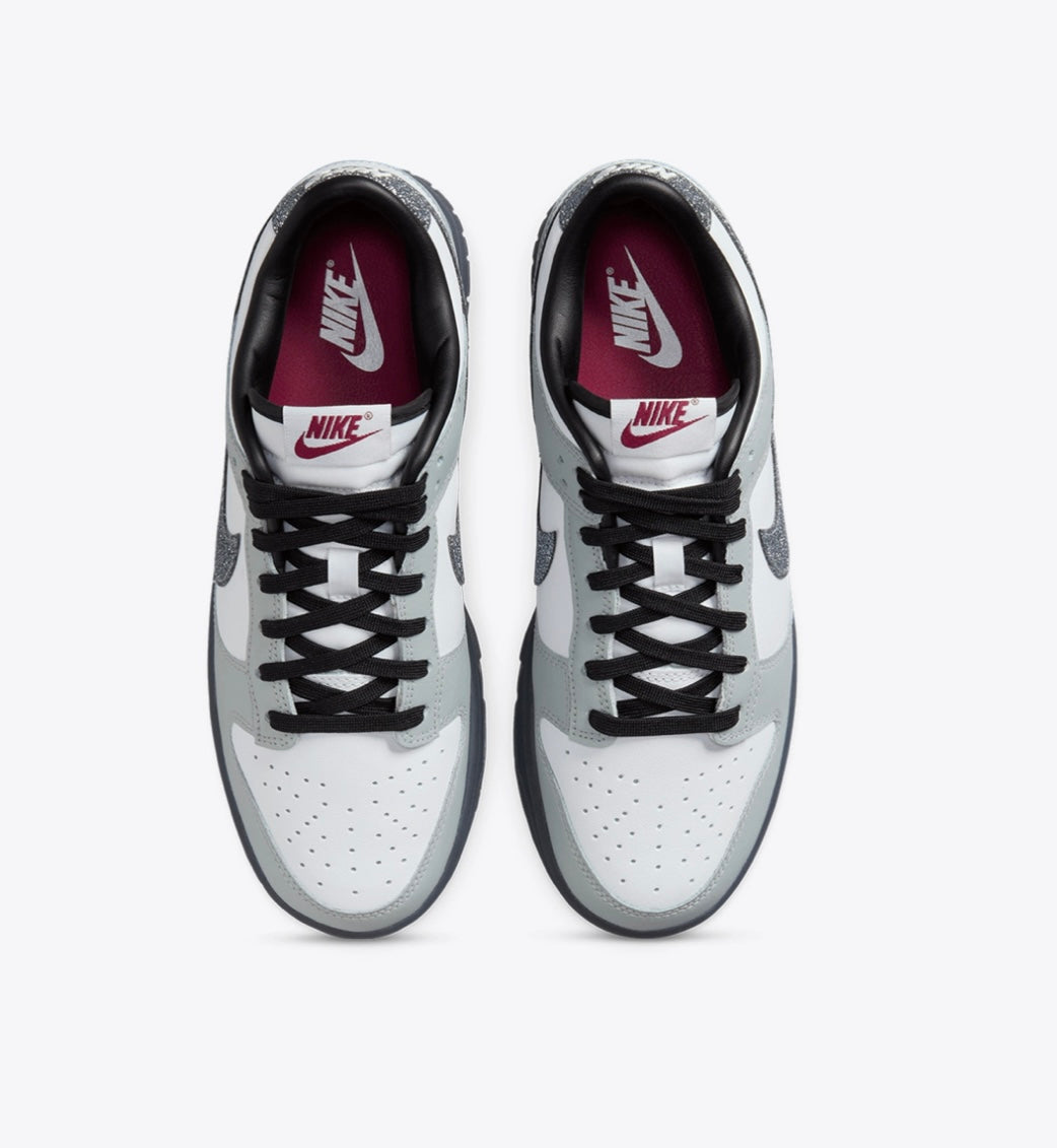 WOMEN
NIKE DUNK LOW LX
WHITE/MULTICOLOR-LIGHT SMOKE GREY